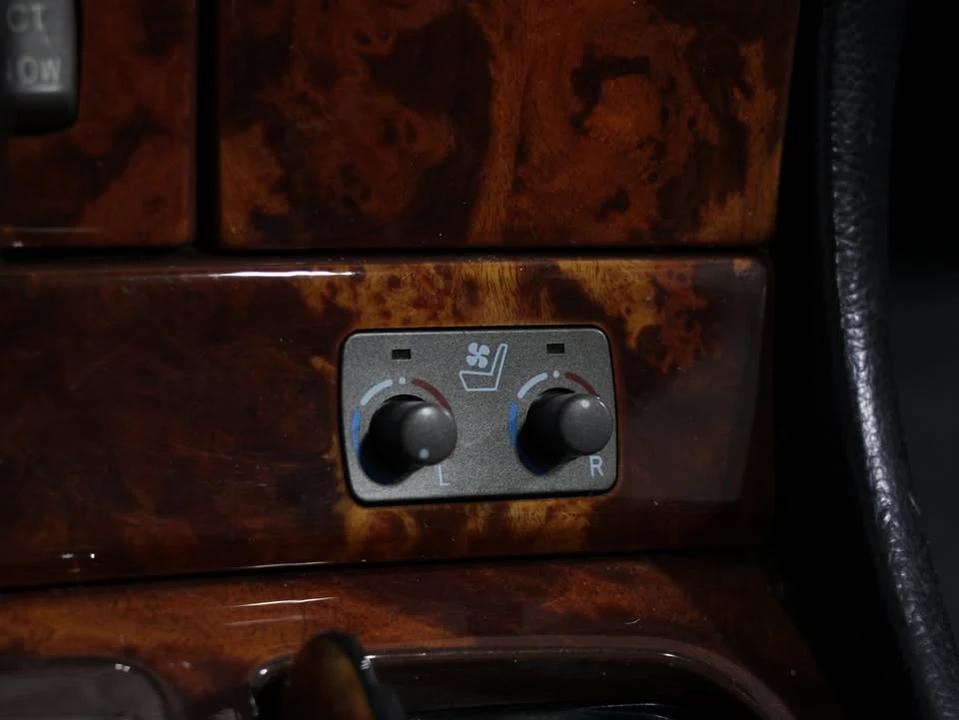 2004 Lexus LS 3rd Gen - Image 13 of 20