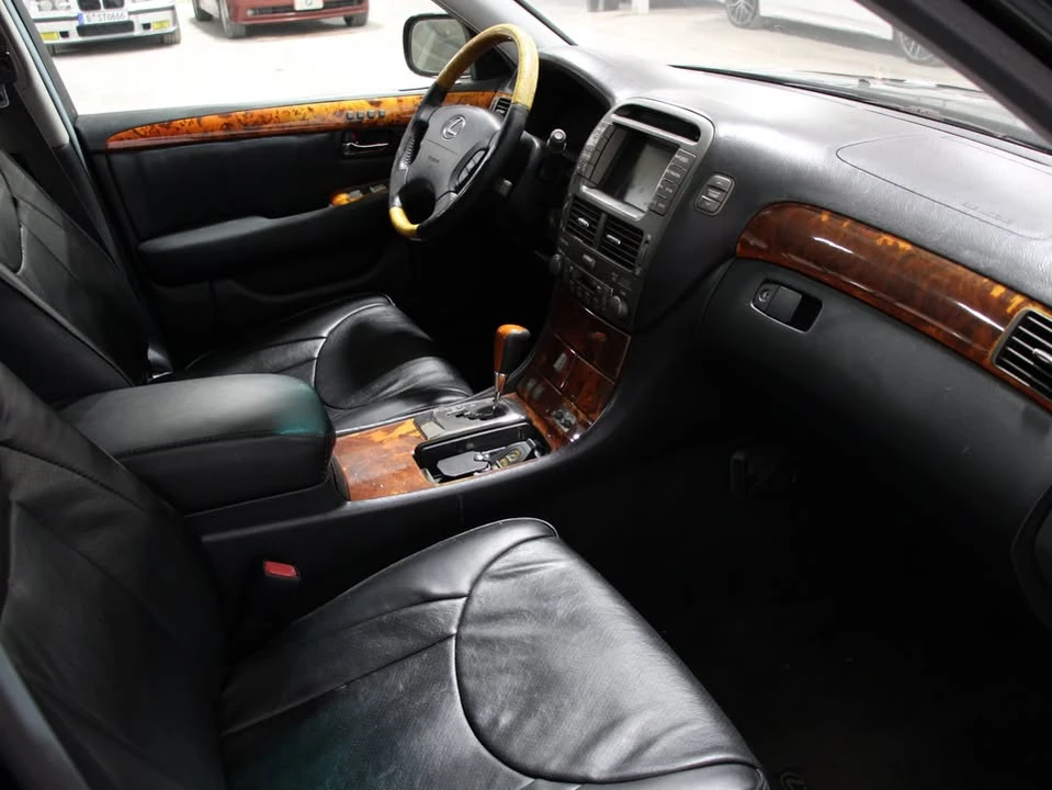 2004 Lexus LS 3rd Gen - Image 18 of 20