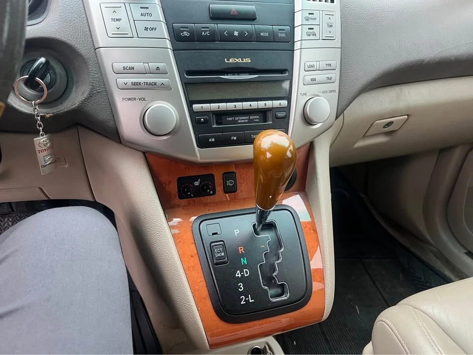 2004 Lexus LX 2nd Gen - Image 12 of 19