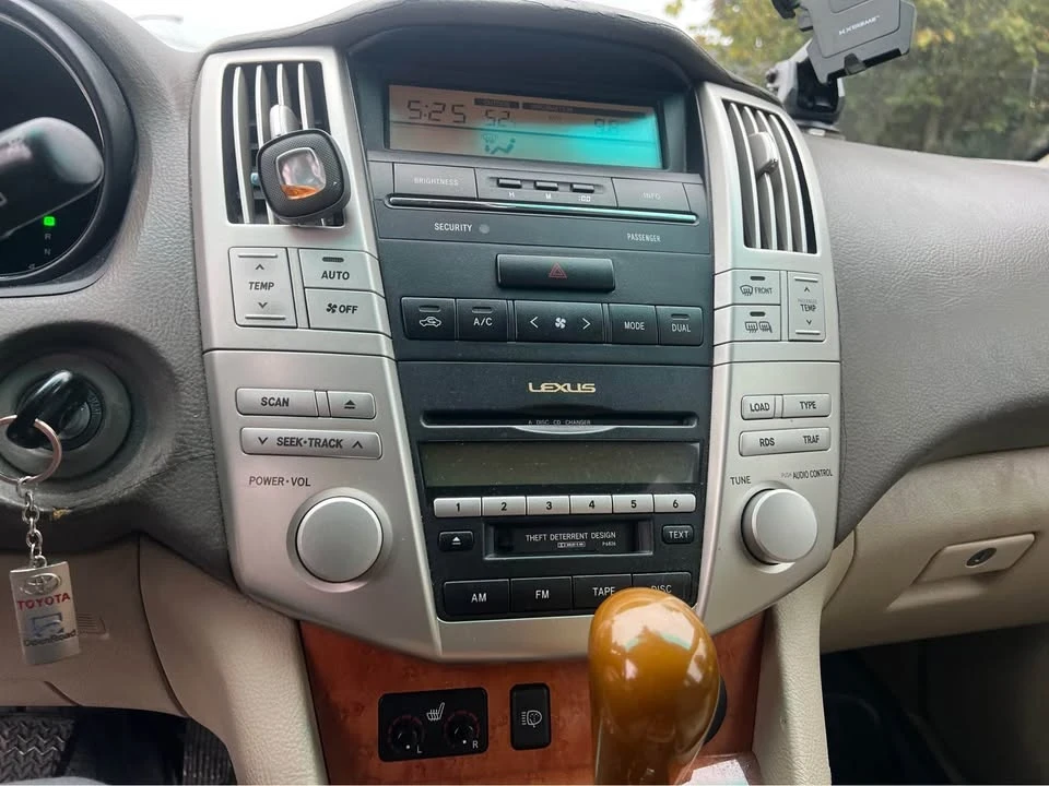 2004 Lexus LX 2nd Gen - Image 13 of 19