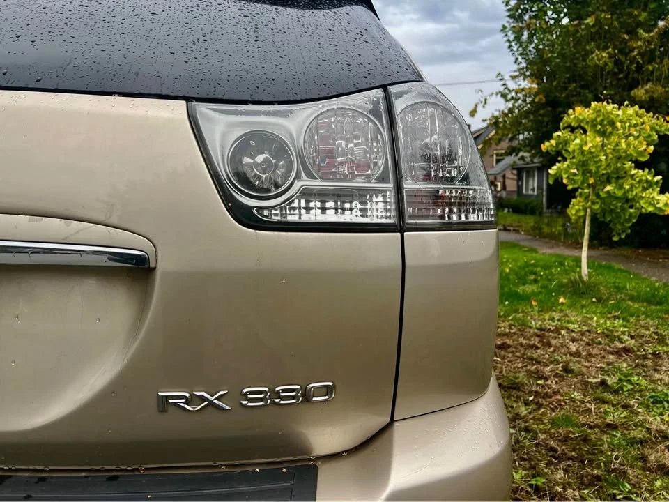 2004 Lexus LX 2nd Gen - Image 5 of 19
