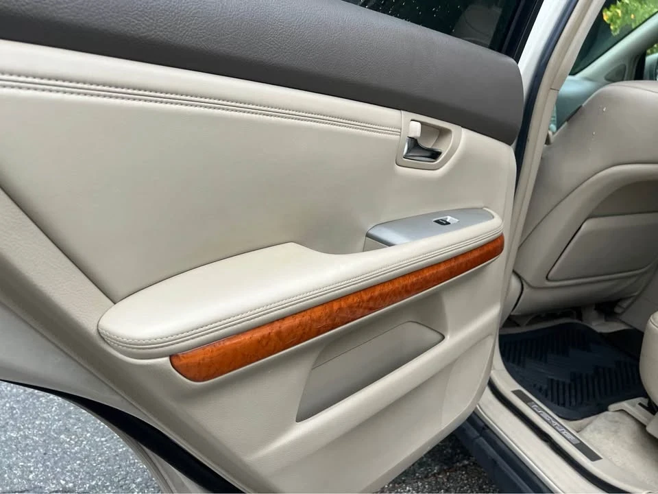 2004 Lexus LX 2nd Gen - Image 15 of 19
