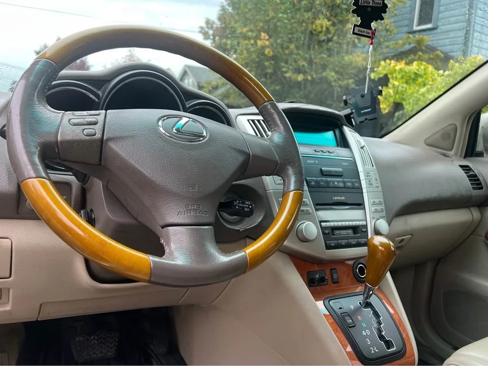 2004 Lexus LX 2nd Gen - Image 11 of 19