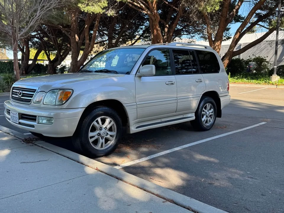 2004 Lexus LX 2nd Gen - Image 11 of 20