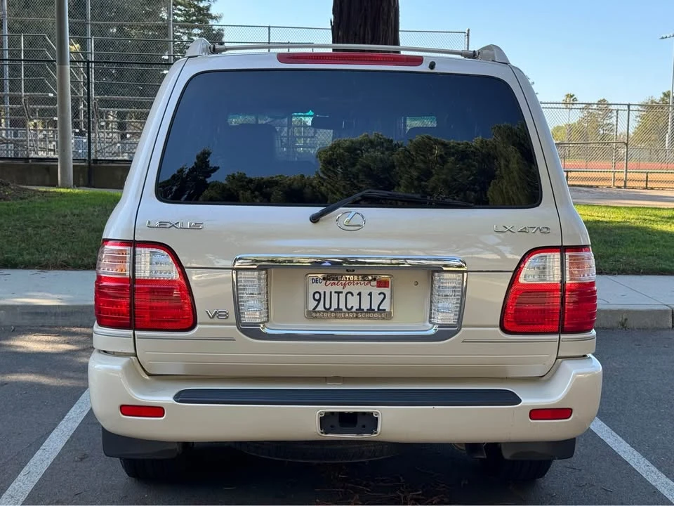 2004 Lexus LX 2nd Gen - Image 9 of 20