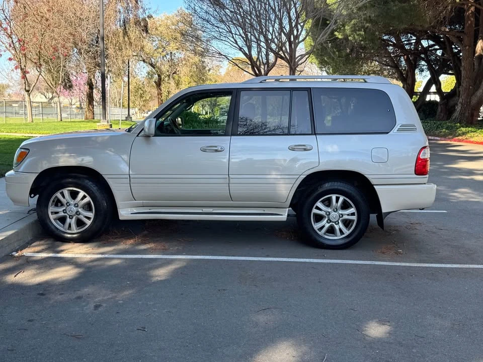 2004 Lexus LX 2nd Gen - Image 7 of 20