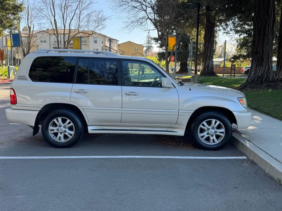 2004 Lexus LX 2nd Gen - Image 18 of 20
