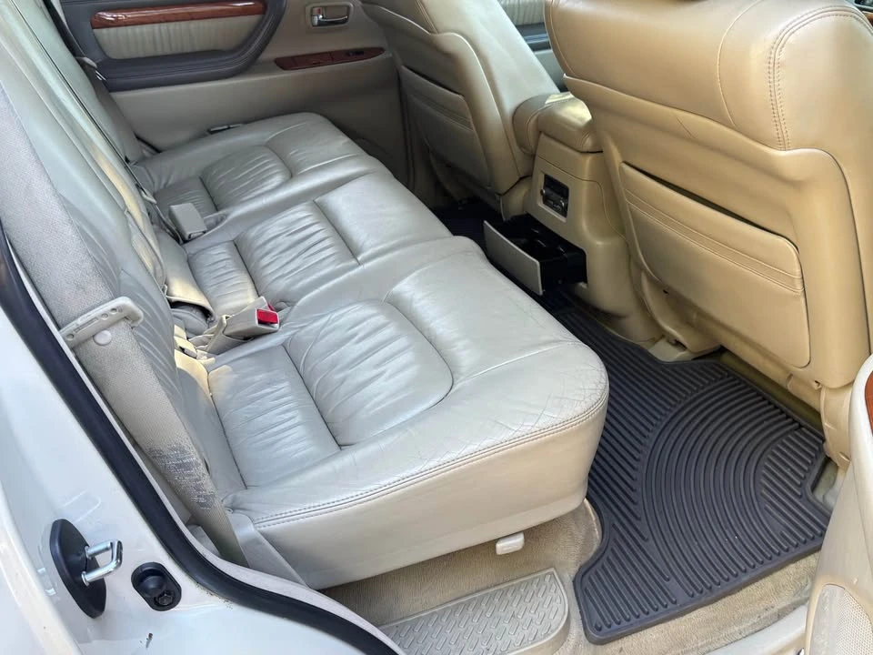 2004 Lexus LX 2nd Gen - Image 17 of 20