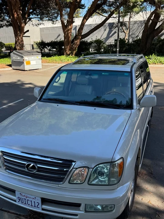 2004 Lexus LX 2nd Gen - Image 19 of 20
