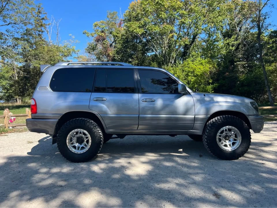 2004 Lexus LX 2nd Gen - Image 5 of 7