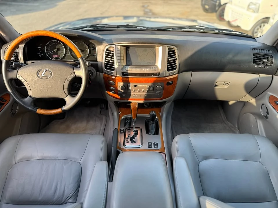 2004 Lexus LX 2nd Gen - Image 10 of 20