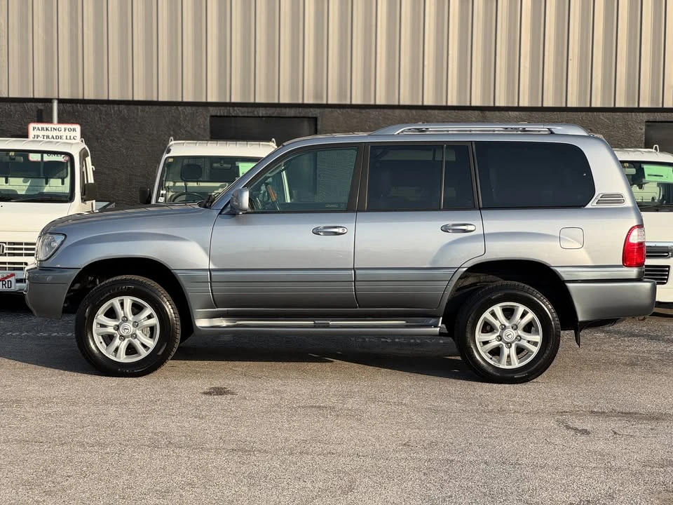 2004 Lexus LX 2nd Gen - Image 4 of 20