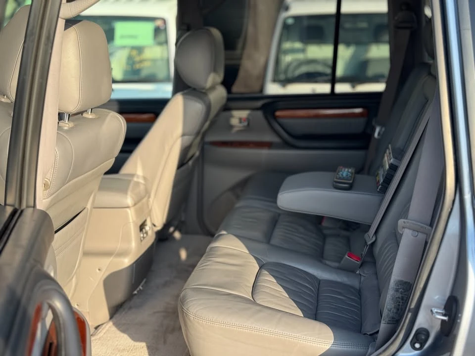 2004 Lexus LX 2nd Gen - Image 13 of 20