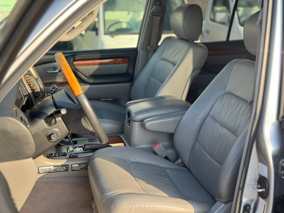2004 Lexus LX 2nd Gen - Image 9 of 20