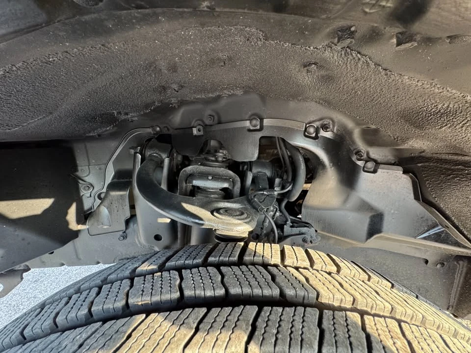 2004 Lexus LX 2nd Gen - Image 8 of 20