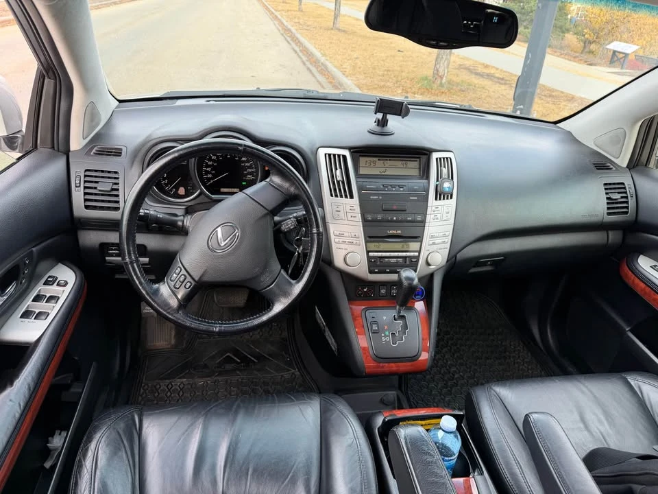 2004 Lexus RX 2nd Gen - Image 9 of 10
