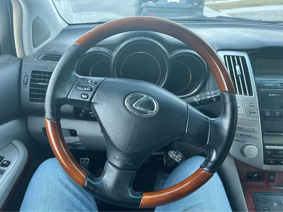 2004 Lexus RX 2nd Gen - Image 2 of 9
