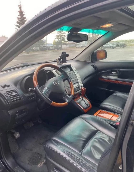 2004 Lexus RX 2nd Gen - Image 5 of 12