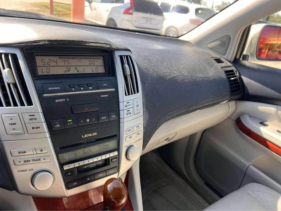 2004 Lexus RX 2nd Gen - Image 9 of 11