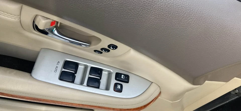 2004 Lexus RX 2nd Gen - Image 10 of 12