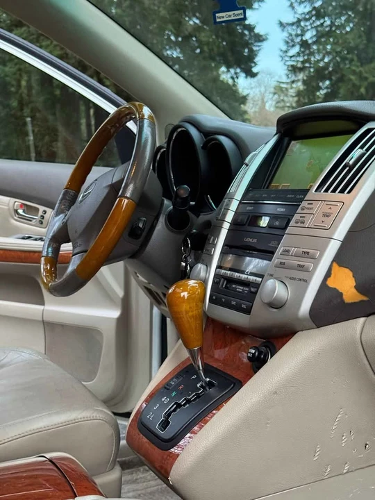 2004 Lexus RX 2nd Gen - Image 15 of 19