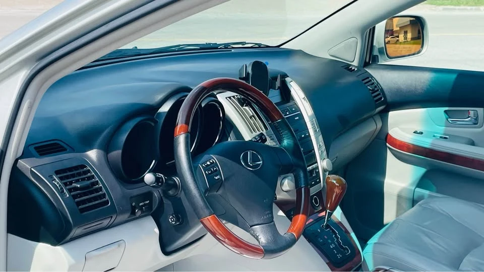 2004 Lexus RX 2nd Gen - Image 5 of 14
