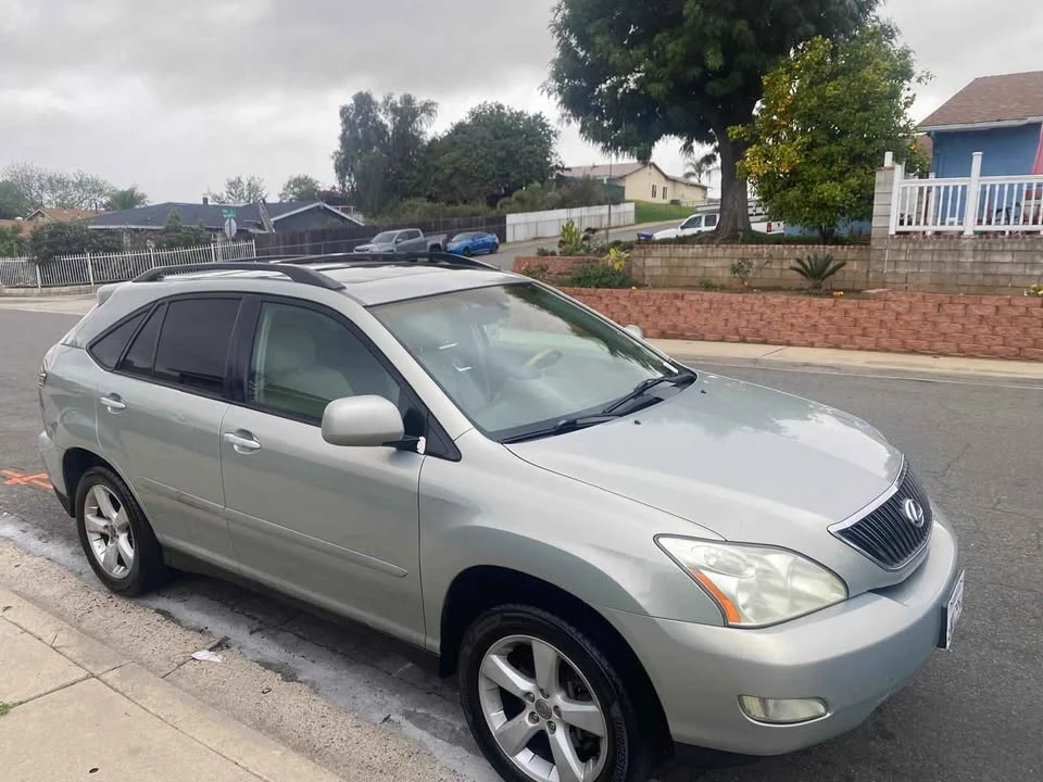 2004 Lexus RX 2nd Gen - Image 5 of 15