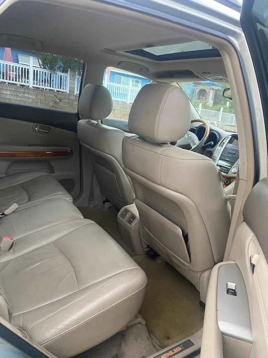 2004 Lexus RX 2nd Gen - Image 11 of 15