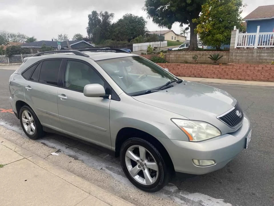 2004 Lexus RX 2nd Gen - Image 4 of 15