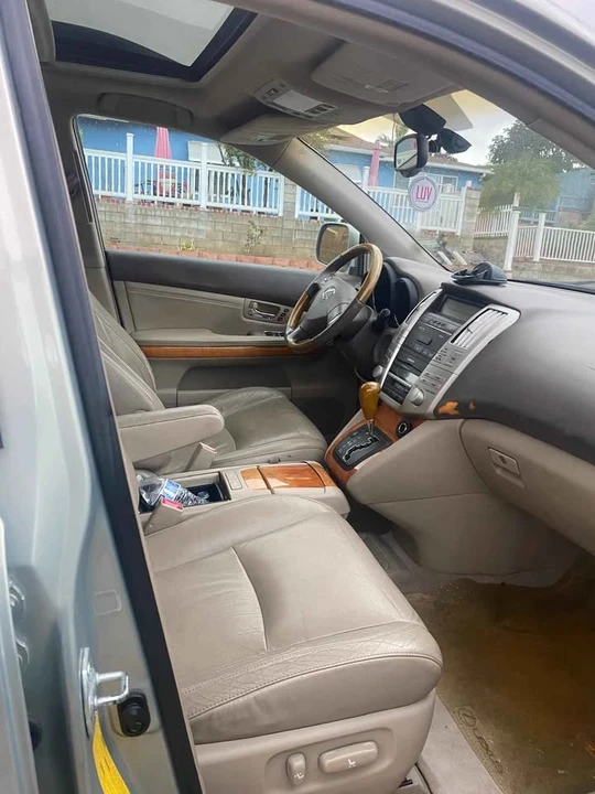 2004 Lexus RX 2nd Gen - Image 10 of 15
