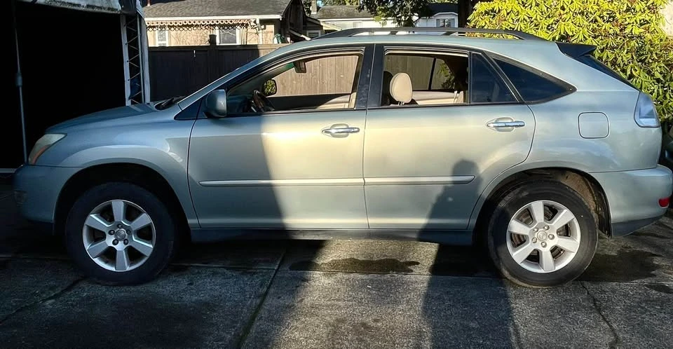 2004 Lexus RX 2nd Gen - Image 2 of 4