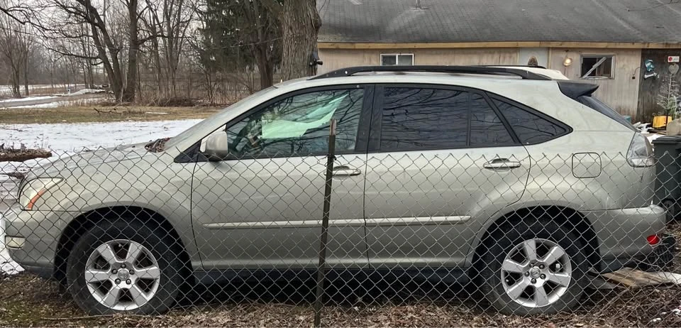 2004 Lexus RX 2nd Gen - Image 2 of 3