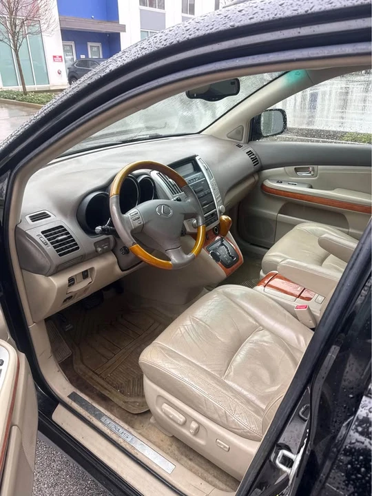 2004 Lexus RX 2nd Gen - Image 9 of 12