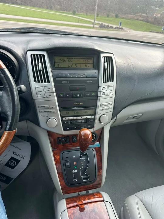 2004 Lexus RX 2nd Gen - Image 8 of 12