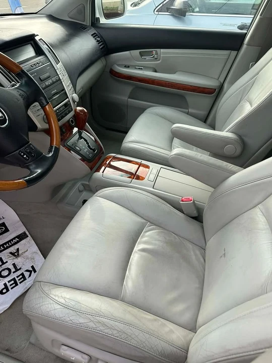 2004 Lexus RX 2nd Gen - Image 6 of 12