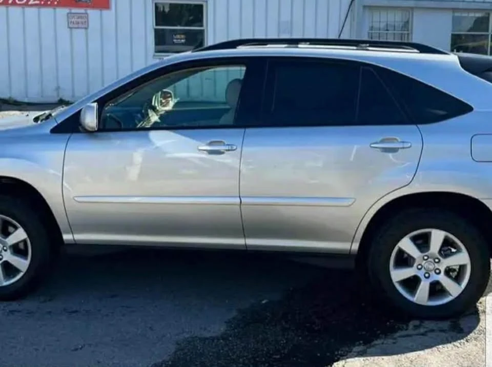 2004 Lexus RX 2nd Gen - Image 5 of 18