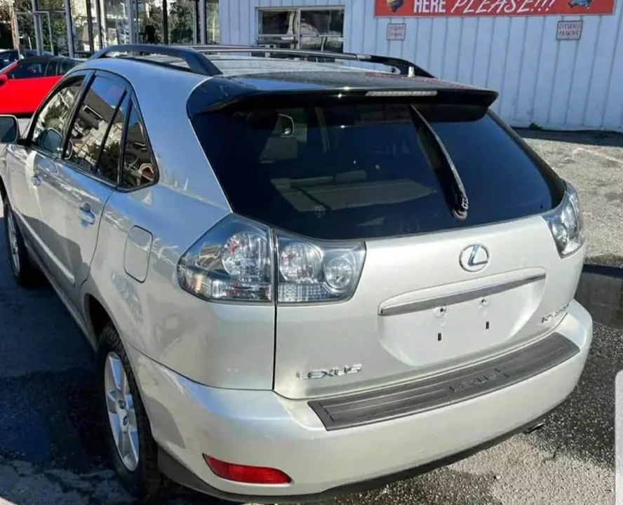 2004 Lexus RX 2nd Gen - Image 9 of 18
