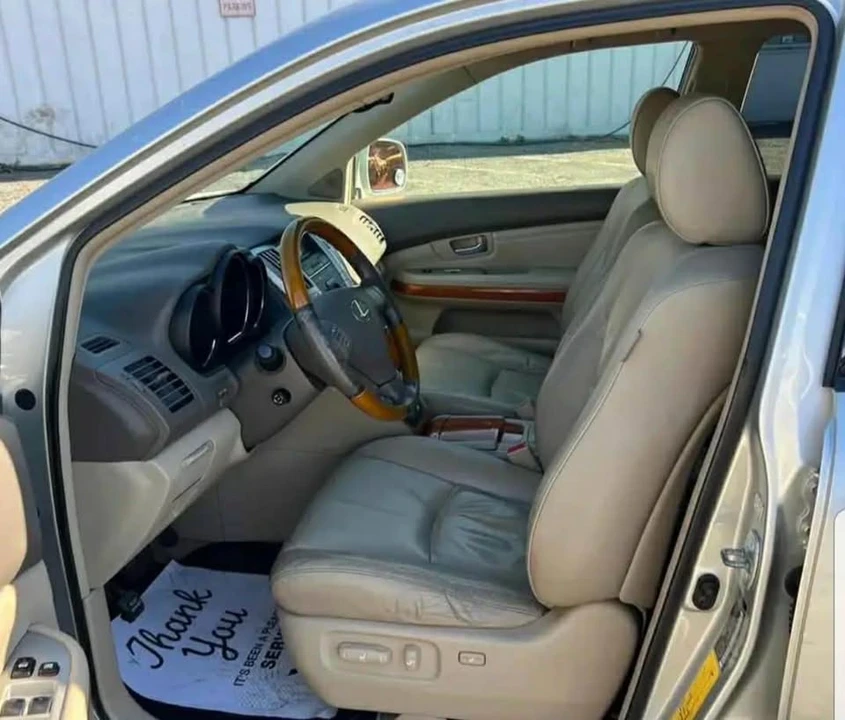 2004 Lexus RX 2nd Gen - Image 9 of 18