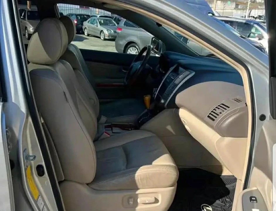 2004 Lexus RX 2nd Gen - Image 11 of 18