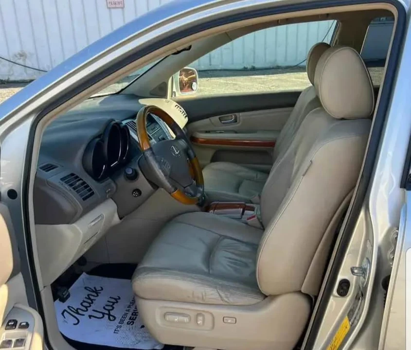 2004 Lexus RX 2nd Gen - Image 8 of 17