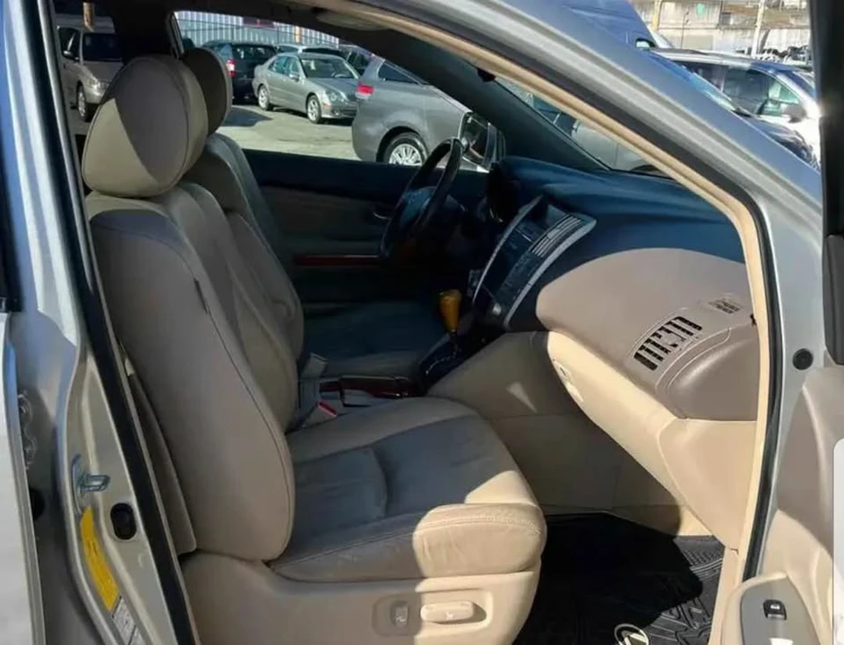 2004 Lexus RX 2nd Gen - Image 9 of 17