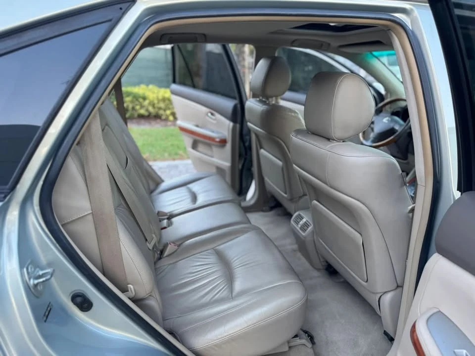 2004 Lexus RX 2nd Gen - Image 16 of 20