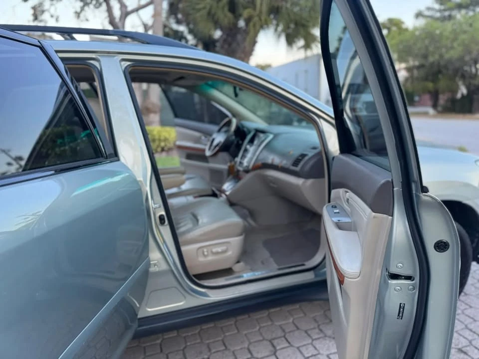 2004 Lexus RX 2nd Gen - Image 12 of 20