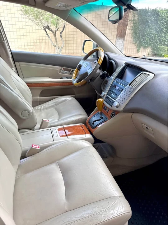 2004 Lexus RX 2nd Gen - Image 11 of 16