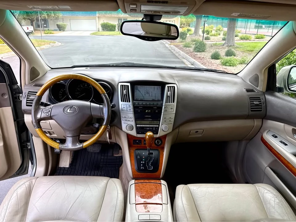 2004 Lexus RX 2nd Gen - Image 9 of 16