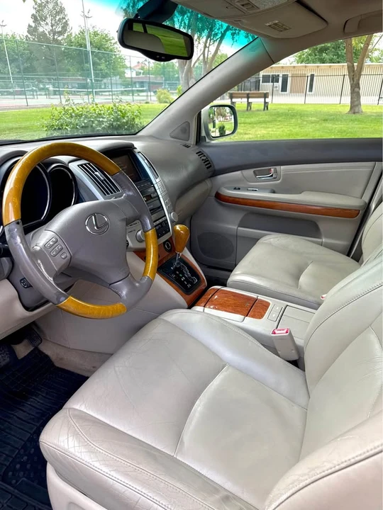 2004 Lexus RX 2nd Gen - Image 12 of 16
