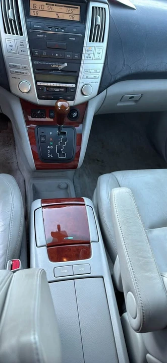 2004 Lexus RX 2nd Gen - Image 9 of 12
