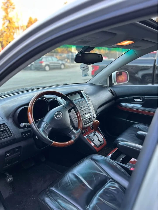 2004 Lexus RX 2nd Gen - Image 6 of 10