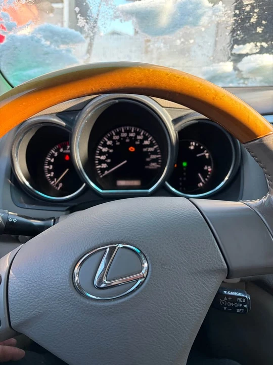 2004 Lexus RX 2nd Gen - Image 3 of 4