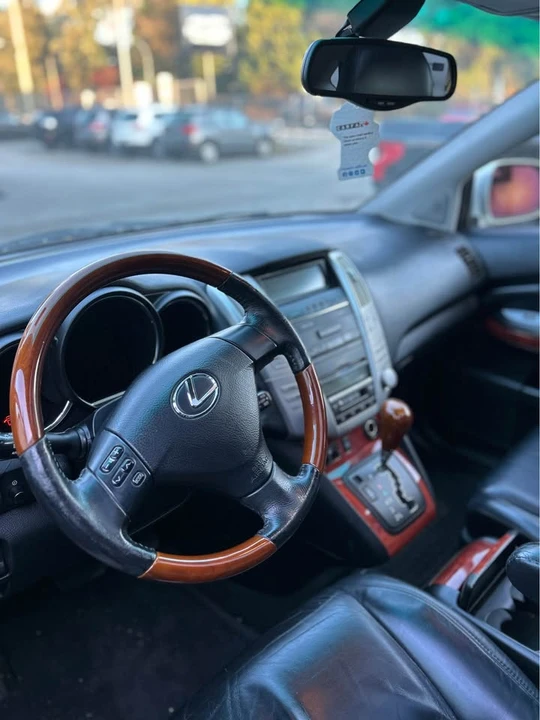 2004 Lexus RX 2nd Gen - Image 7 of 10